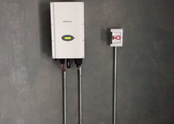 Sistema de energia solar off-grid com armazenamento em baterias