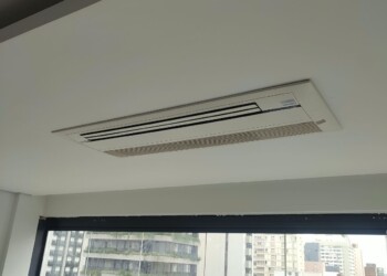 instalação de evaporadora tipo cassete uma via sistema tri split