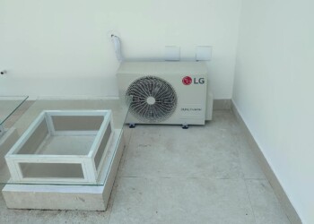 Unidade condensadora instalada pela ADRZ Services, garantindo funcionamento adequado e eficiência do sistema de climatização. Instalação profissional de ar-condicionado Split Hi-Wall realizada pela ADRZ Services